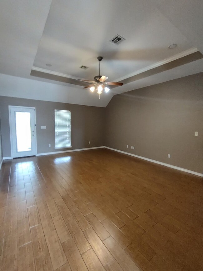 Building Photo - 5330 Wellington Ln