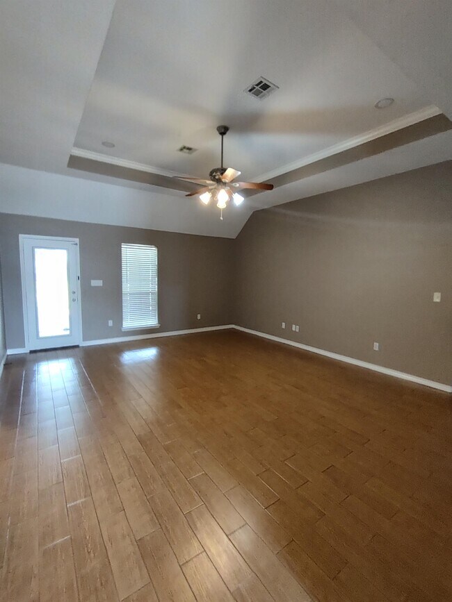 Foto del edificio - 5330 Wellington Ln