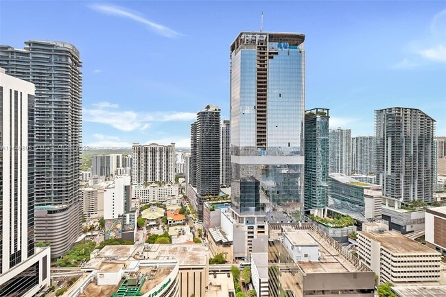 Building Photo - 950 Brickell Bay Dr