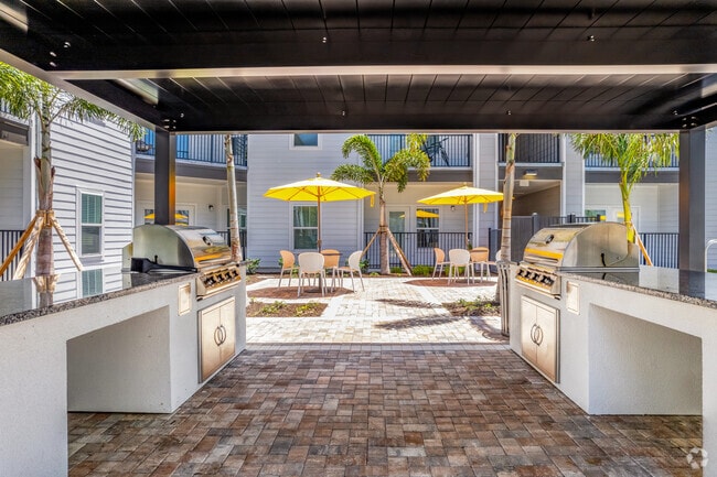 Poolside BBQ Area - The Levi