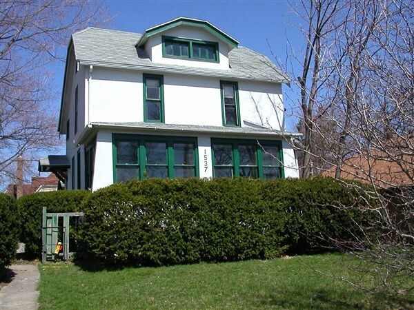 Primary Photo - 1537 Fulton St E