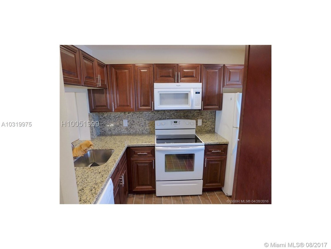 Foto principal - 10003 Winding Lake Rd