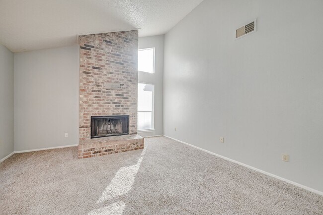 Foto del edificio - 614 Lillard Rd