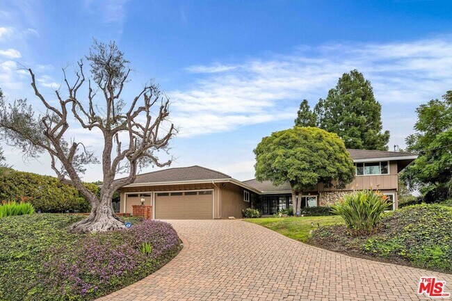 Building Photo - 3743 Palos Verdes Dr N