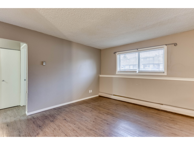 Photo du bâtiment - Elliston Place Apartments
