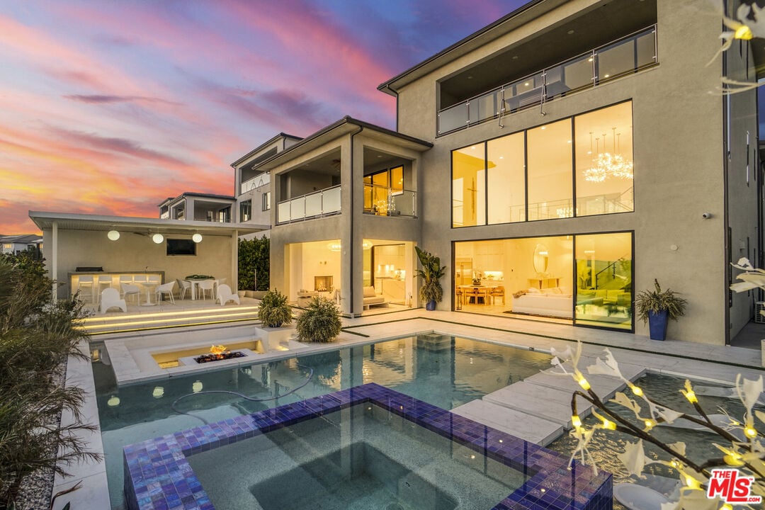 Foto principal - 20312 Willoughby Ln