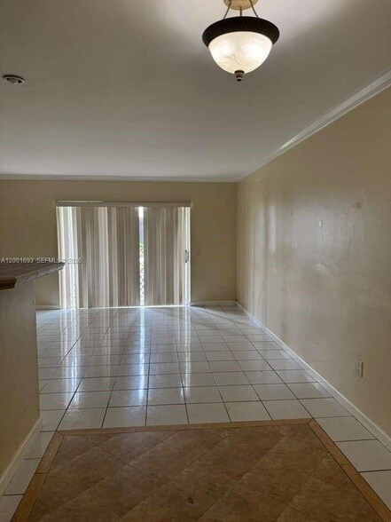 Foto del edificio - 10383 N Kendall Dr