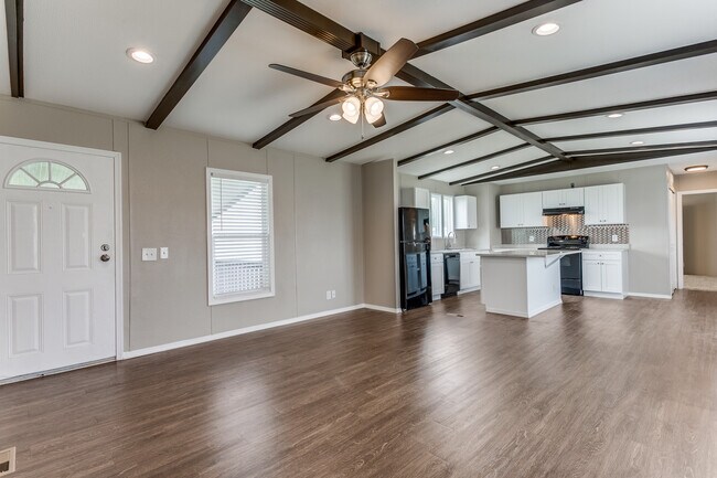 Foto del edificio - 7151 Woodlake Pkwy