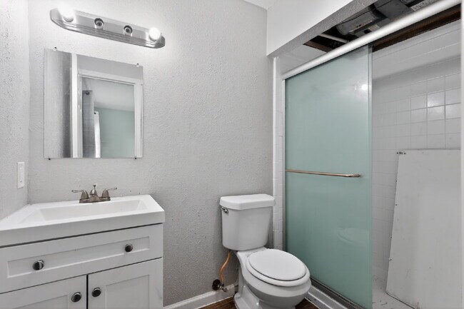 Foto del edificio - 3BR/2BA Houston Home — Bright, Spacious & Move-In Ready with Spacious Backyard