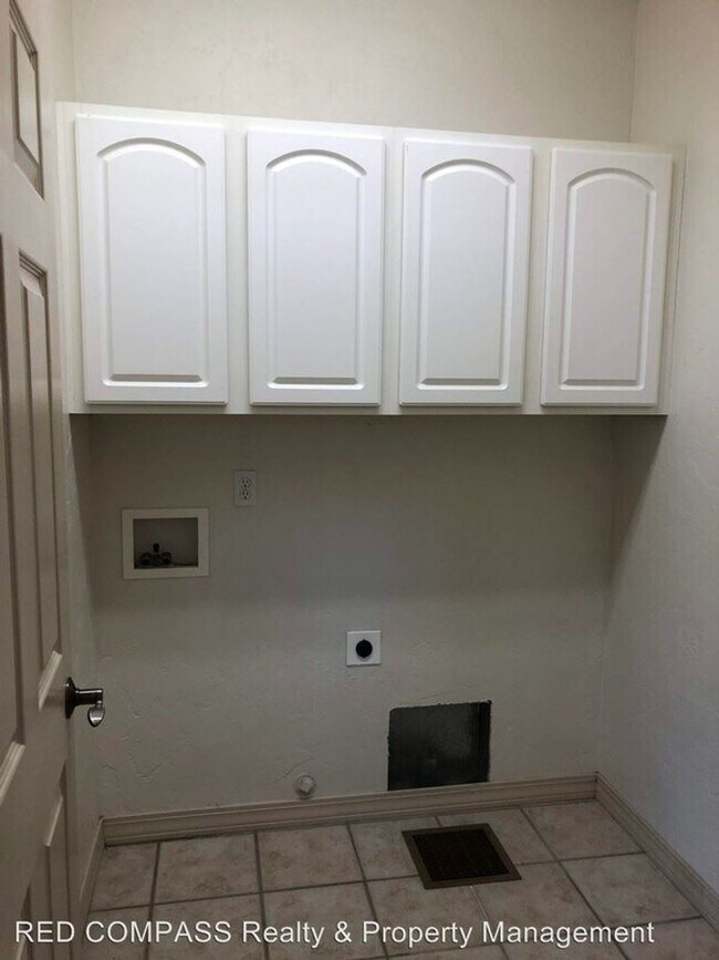 Foto del edificio - Move-in Ready 2-Bed, 2-Bath Townhome in Desirable Garden Grove Subdivision