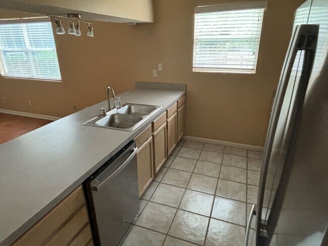 Foto del edificio - Charming 3/2 Home with Pet-Friendly Yard &...