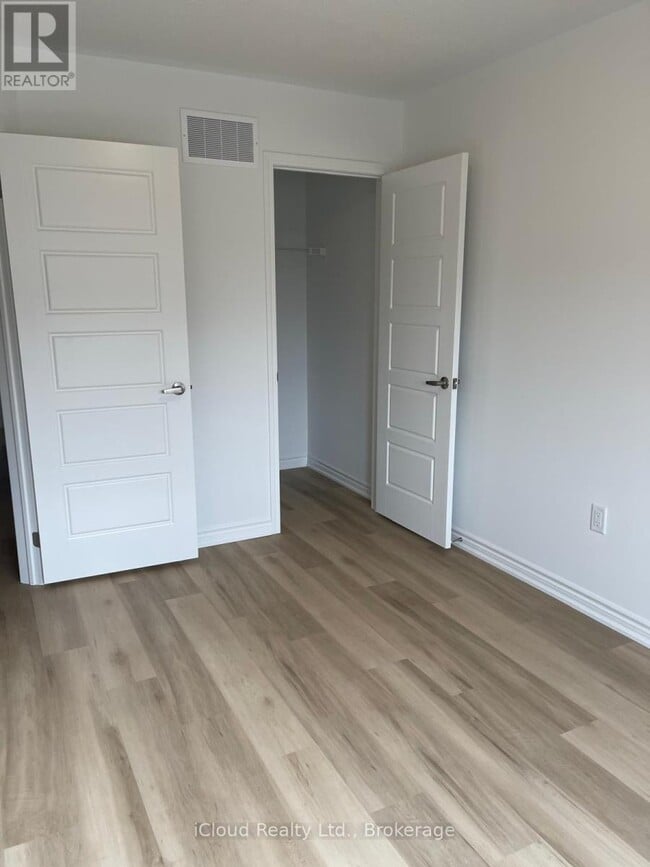 Building Photo - 4 Vinewood Cres