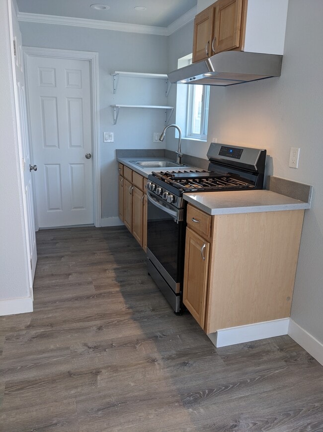 Building Photo - 768 Easton Ave