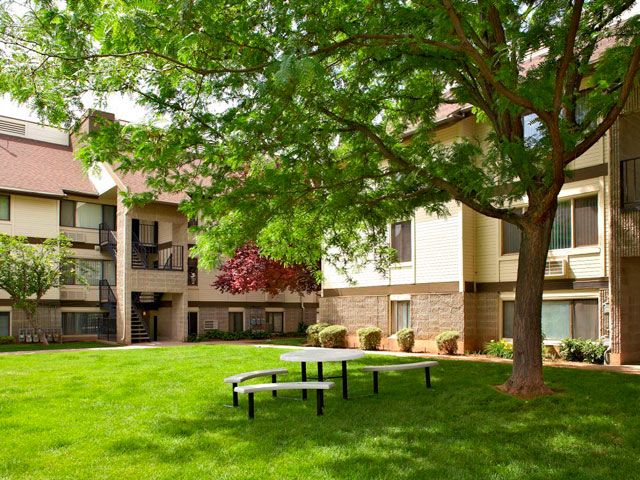 Primary Photo - 552 - 1425 W N