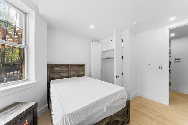 Foto del edificio - 514 E 188th St
