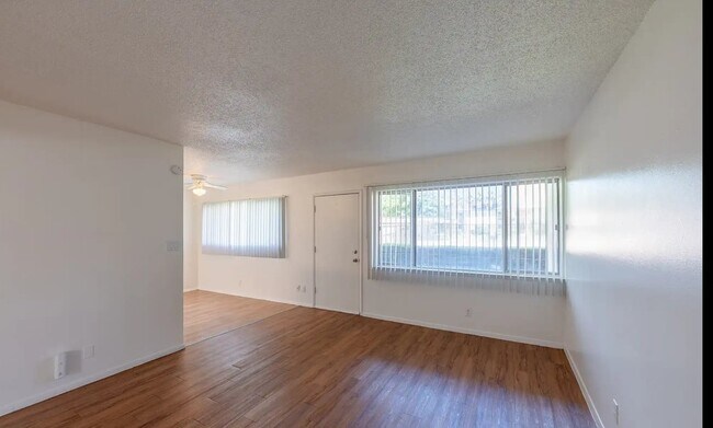 Foto del edificio - 511 E Sahara Ave