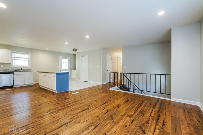 Building Photo - 495 Valenti Ct