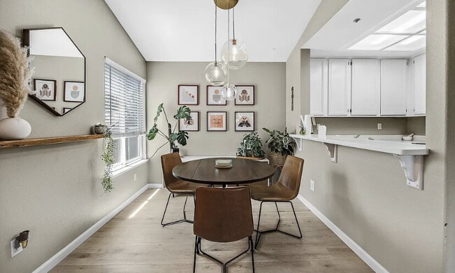 Building Photo - This spacious Norris Canyon condo will del...