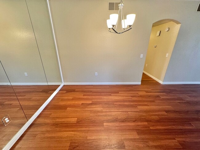Building Photo - SPACIOUS 3 BEDROOM 2 FULL BATH CONDO IN GA...