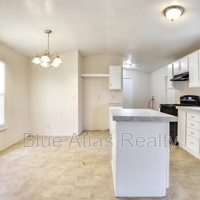 Building Photo - 825 Dawn Light Dr