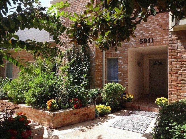 Building Photo - 5911 Woodway Place Ct