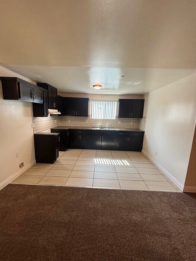 Foto del edificio - 638 W Colden Ave