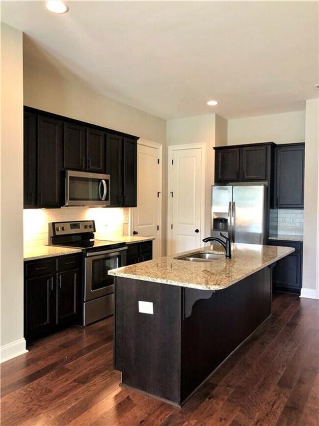 Foto del edificio - Highlands Townhome