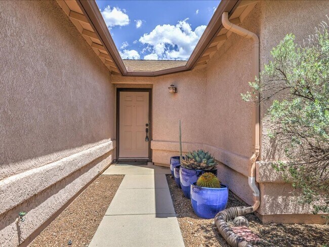 Building Photo - 3 Bedroom 2 Bathroom