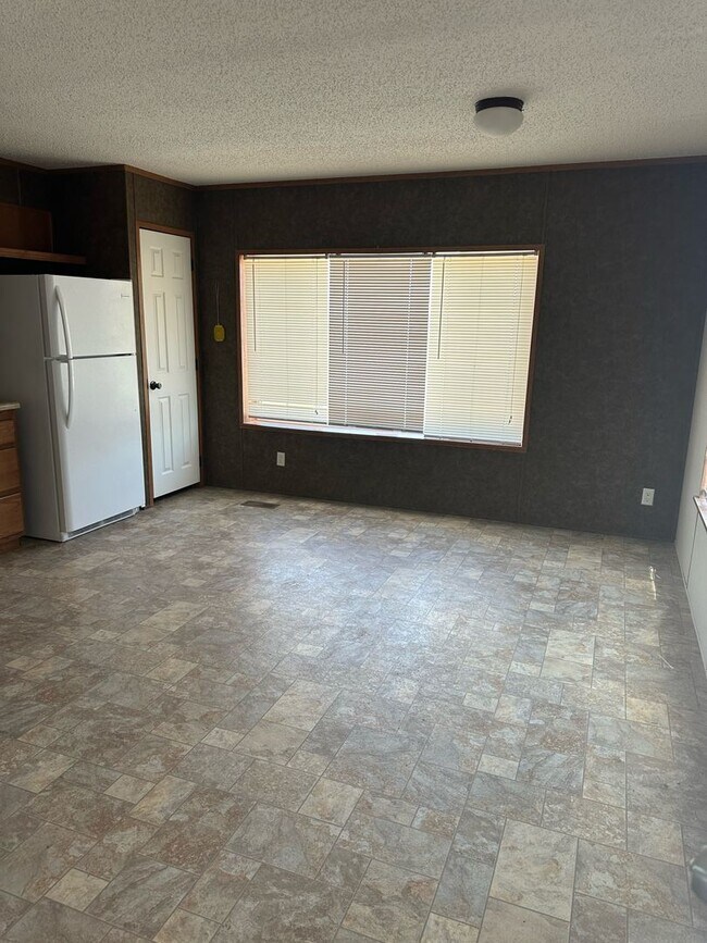 Foto del edificio - 3 Bed, 2 Bath Trailer