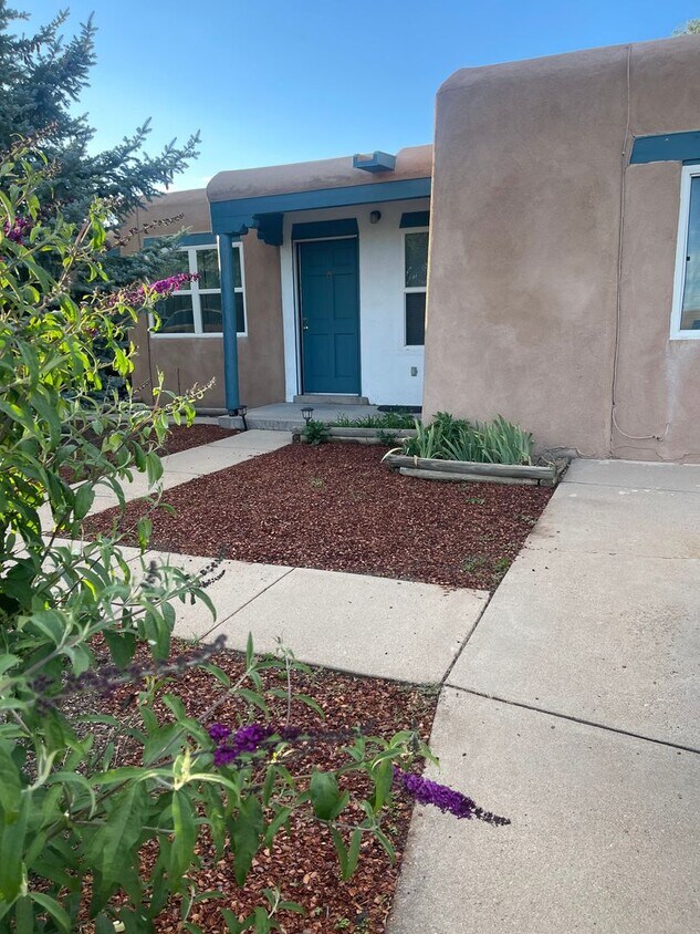 Foto principal - Newly updated & Ready to move in - 3 bdr, ...