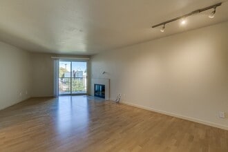 Building Photo - 3045 20th Ave W