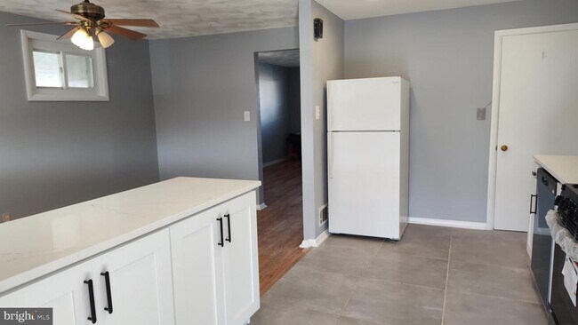 Foto del edificio - 7813 Kentley Rd