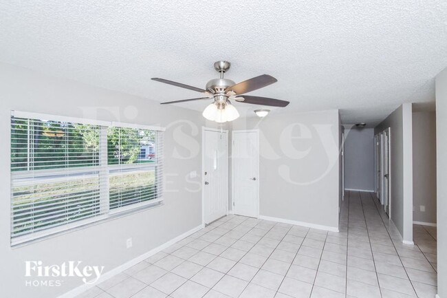 Building Photo - 738 Empress St SE