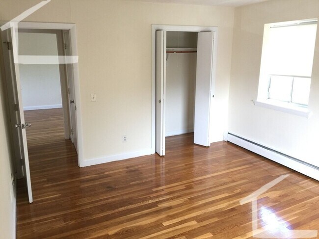 Foto del edificio - Spacious two bedroom in Allston