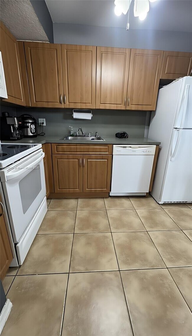 Foto del edificio - 6656 SW 116th Ct