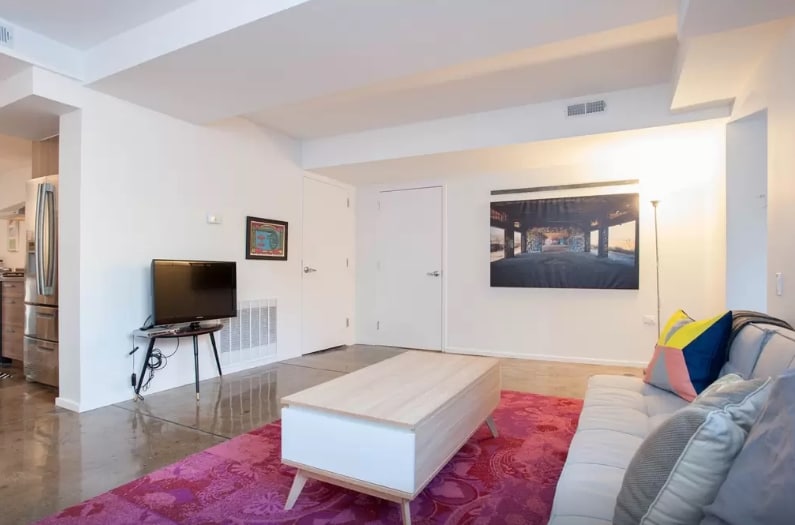 Primary Photo - 1019 N Wolcott Ave