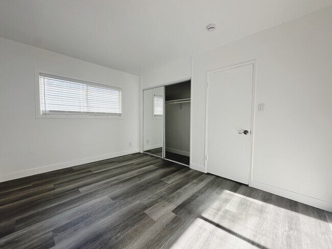 Foto del edificio - 4037 McLaughlin Avenue