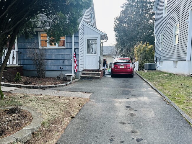 FRONT - 263 Richmond Ave