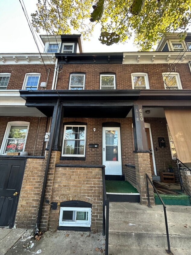 Foto principal - 618 Washington St