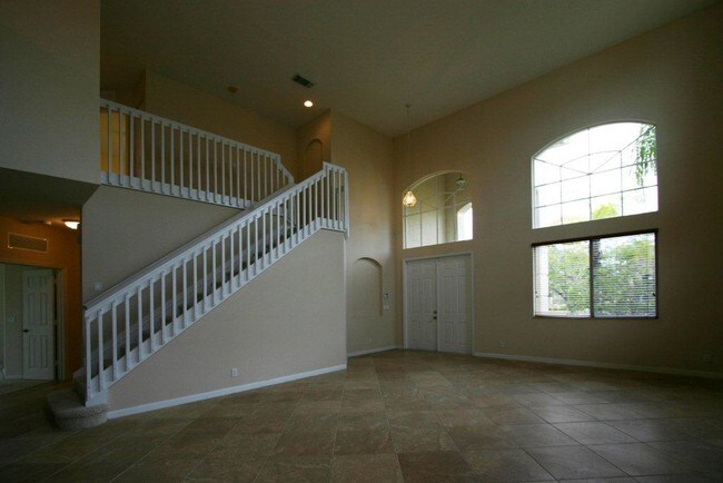 Building Photo - 781 Cresta Cir