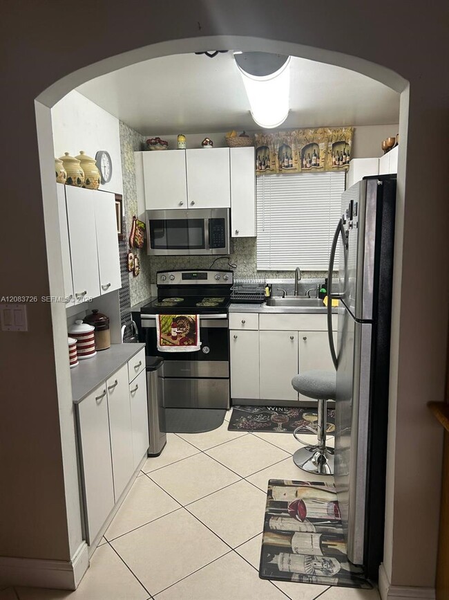 Building Photo - 7450 Miami Lakes Dr