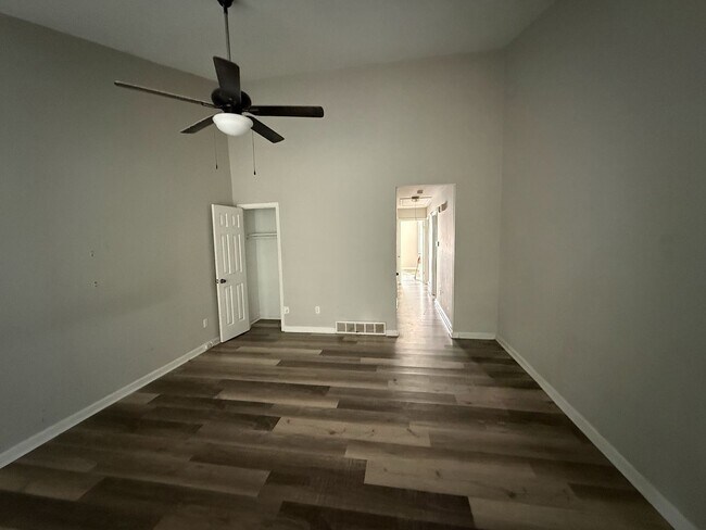 Foto del edificio - 3758 Clarke Rd