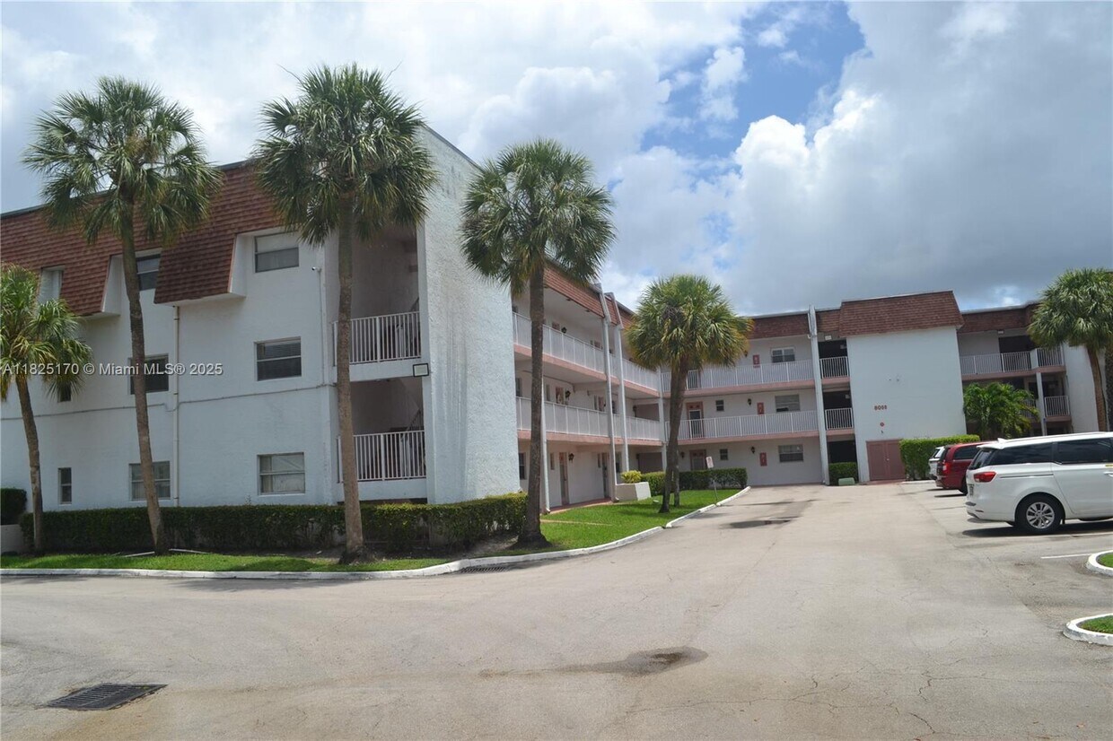 Foto principal - 8000 Lagos De Campo Blvd
