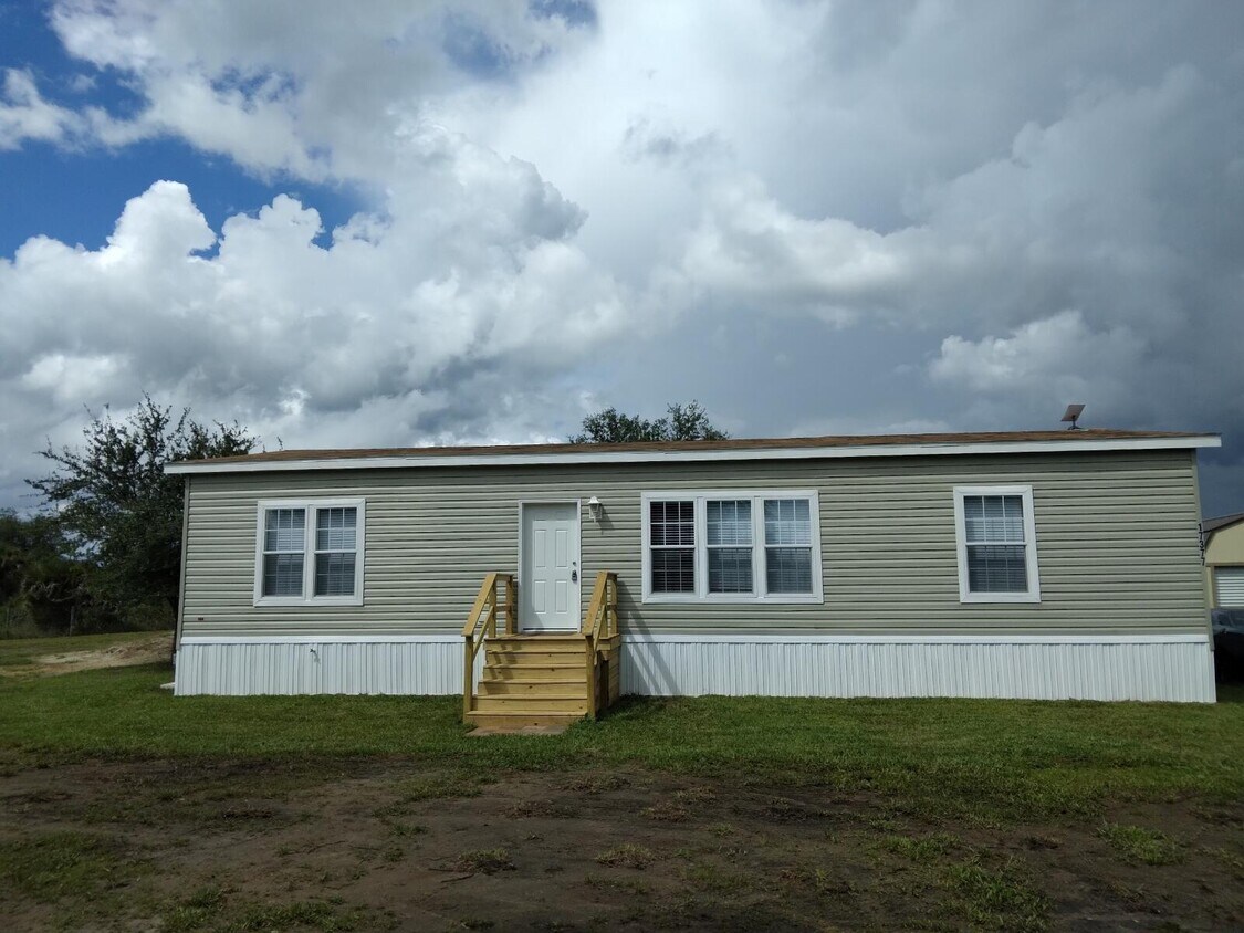 17377 290th St, Okeechobee, FL 34972 House Rental in Okeechobee, FL