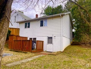 Building Photo - 161 E Cherry Ln