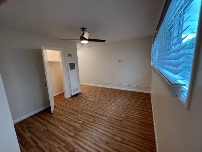 Building Photo - 4710 Vantage Ave