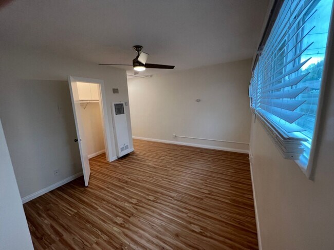 Foto del edificio - 4710 Vantage Ave