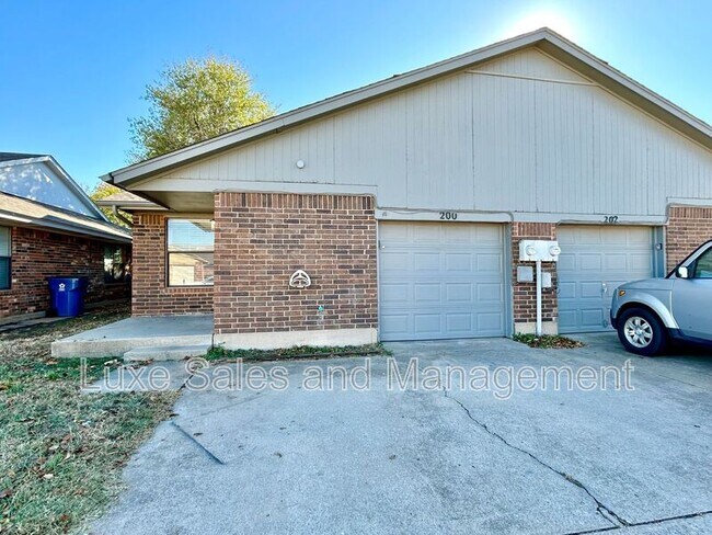 Foto del edificio - 200 Barrett Pl