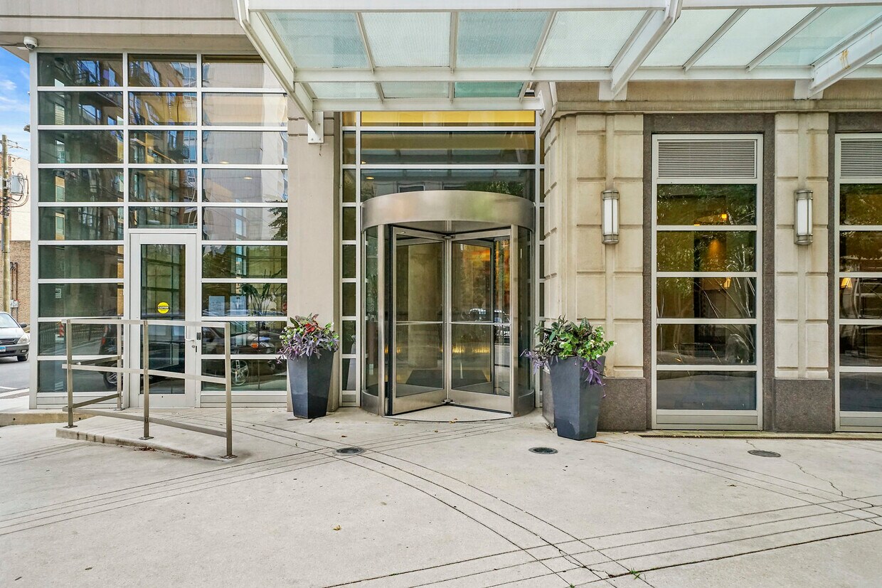 Primary Photo - 700 N Larrabee St