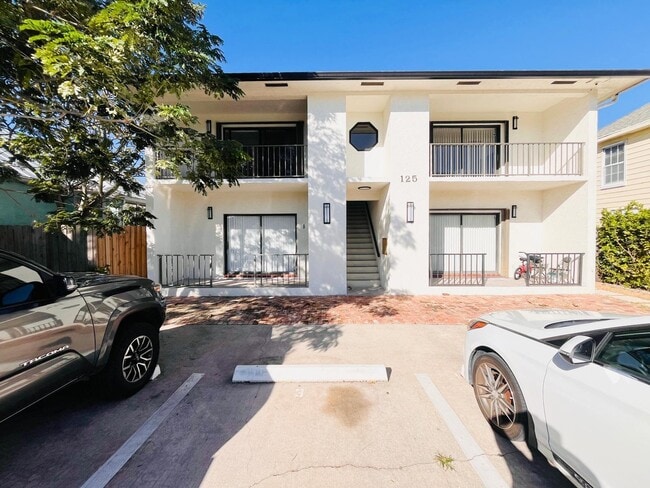 Building Photo - 125 S Palmway